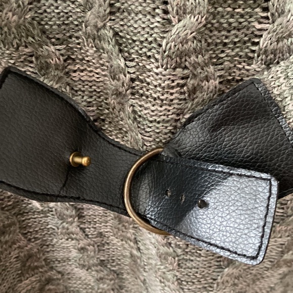 ❤️‍🔥5/20$ CHARLOTTE RUSSE💫 Women’s Green Knit Detailed Neck Short Sleeve Top - Picture 10 of 13